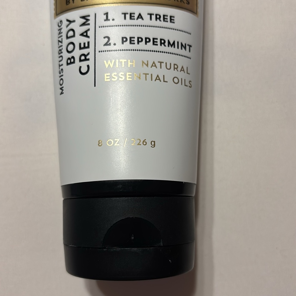Bath & Body Works Aromatherapy Peaceful Body Cream - Gold and Black - Picture 2 of 3